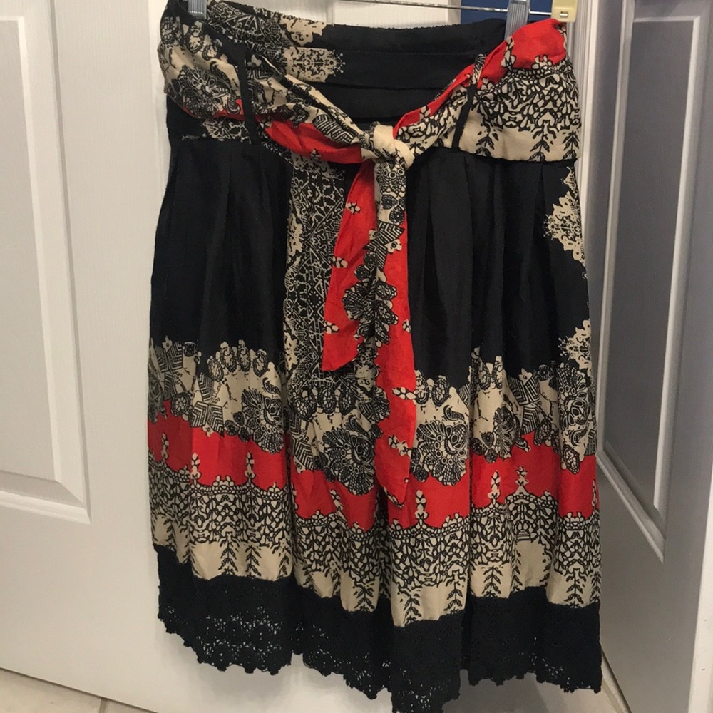 Modest black, red and beige skirt